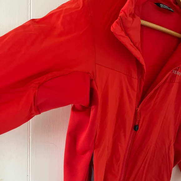 Arc’teryx LT Atom Hoody - Picture 4 of 13